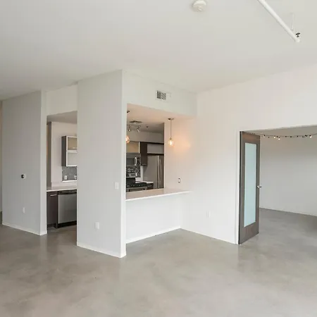 5M222- Unfurnished Condo Amazing Layout